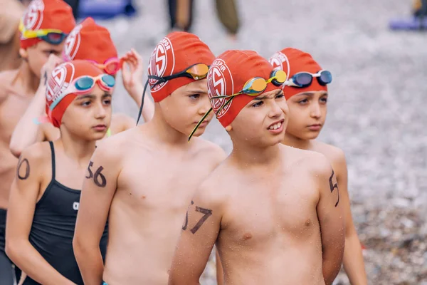 5月28 2023 アンタルヤ トルコ 子供と10代の若者がオープンウォーター海水泳大会に参加 — ストック写真