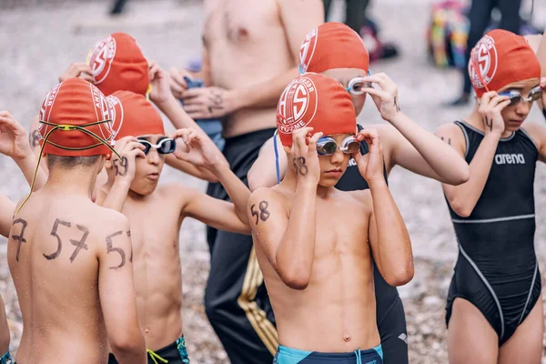 5月28 2023 アンタルヤ トルコ 子供と10代の若者がオープンウォーター海水泳大会に参加 — ストック写真
