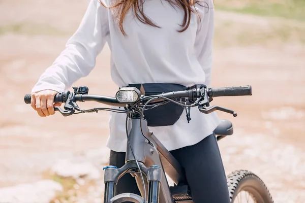 Pretty Girl Modern Electro Mountain Bicycle Bike Sport Outdoors Recreation — Stock Photo, Image