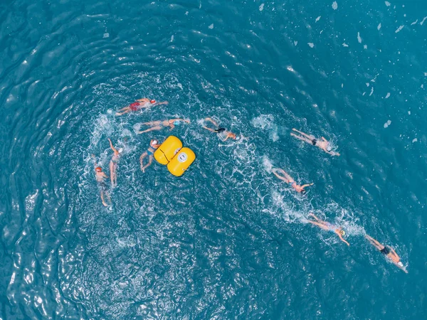 5月28 2023 アンタルヤ トルコ オープンウォーター海水泳大会での選手の空中ビュー — ストック写真