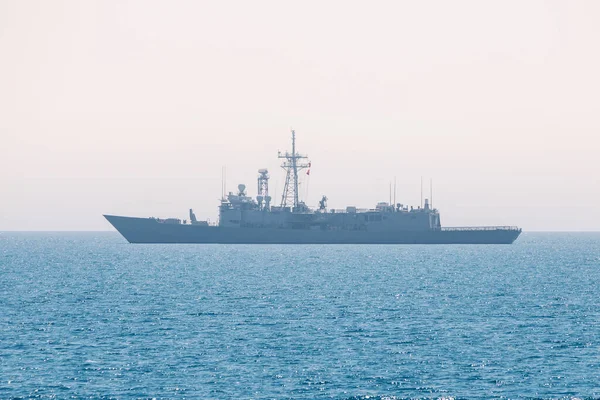 Una Nave Guerra Militare All Orizzonte Mare Aperto — Foto Stock