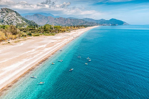 Letecký Pohled Pláž Cirali Turecku Skupinou Sup Boardistů Plavajících Moři — Stock fotografie
