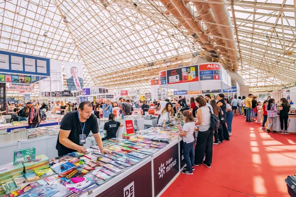 2022年10月28日 土耳其安塔利亚 土耳其人民在土耳其书展和节日 文学销售和教育概念 — 图库照片
