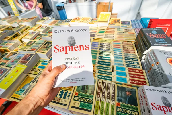 Oktober 2022 Antalya Türkei Sapiens Harari Russischen Büchern Auf Messe — Stockfoto