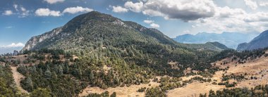 Bir Taurus dağının panoramik hava görüntüsü. Türkiye 'de bir Lycian Yolu manzarası