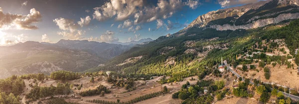 Panoramiczny Widok Lotu Ptaka Góry Taurus Wieś Citdibi Malowniczy Krajobraz — Zdjęcie stockowe