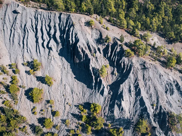 自然公园中沉积岩和矿物螺丝的空中景观 — 图库照片
