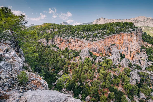 深い峡谷とトルコの赤い峡谷 アンタルヤ市 風光明媚な野生自然の空中ビュー — ストック写真