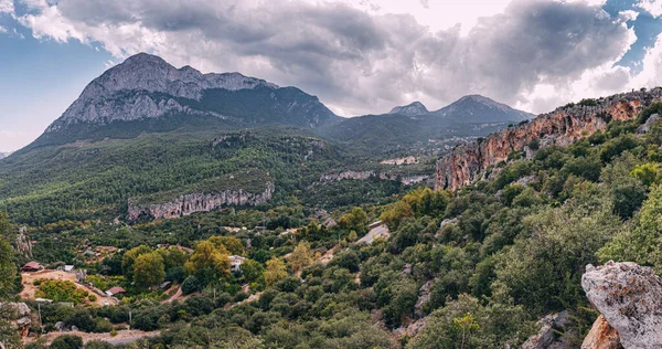 土耳其著名的登山胜地吉伊卡伊里的风景岩石和悬崖 户外活动和娱乐活动 — 图库照片
