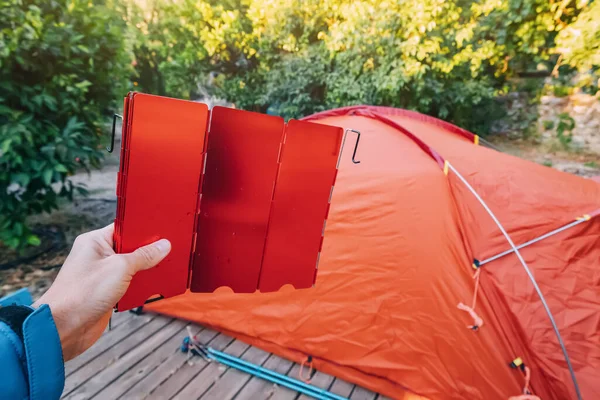 Samenstellen Installeren Van Een Tent Een Camping Windscherm Voor Brander — Stockfoto