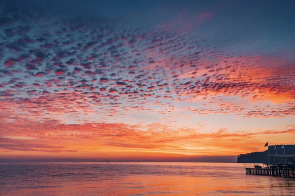 Новий День Сходить Яскравим Схід Сонця Морському Пляжі Яскраві Кольори — стокове фото
