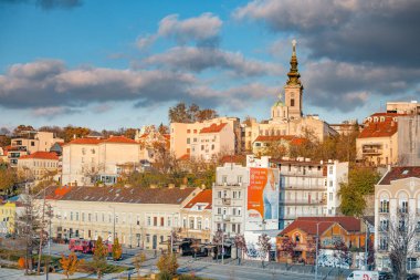 29 Kasım 2023, Belgrad, Sırbistan: Belgrad 'ın mimari güzelliğini, Tuna Nehri manzaralı kuleleri ve kiliseleri ile keşfedin.