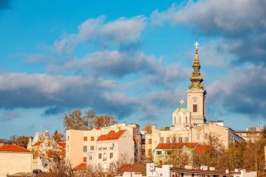 Belgrad 'ın tarihi kiliseleri kentin canlı kentsel manzarasının simgeleri olarak duruyor.