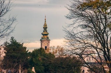 Belgrad 'ın ruhani kalbi ünlü kiliselerini ziyaret ederek gezginlere kentin zengin tarihi ve dini geleneklerine bir göz atma olanağı sağlıyor..