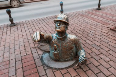 27 Ocak 2024, Subotica, Sırbistan: Kanalizasyon işçisi veya tesisatçısına heykel