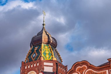 27 Ocak 2024, Subotica, Sırbistan: İnananlar Subotica 'daki Yahudi tapınağı, mimari yapısının zamansız güzelliğiyle çevrili olarak namaz kılmak ve düşünmek için bir araya geldiler