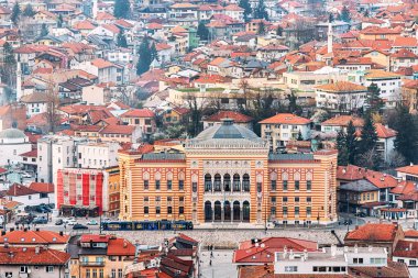 15 Mart 2024, Saraybosna, Bosna-Hersek: Saraybosna 'nın tarihi belediye binası, Osmanlı kaynaklı mimarisi arasında yer alan ünlü bir dönüm noktası.