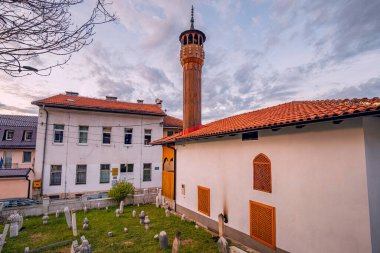 15 Mart 2024, Saraybosna, Bosna-Hersek: Saraybosna 'nın ahşap cami minerallerinin mimari harikaları, Osmanlı tasarımı ve Bosna kültürünün karmaşık işçiliğini yansıtıyor.