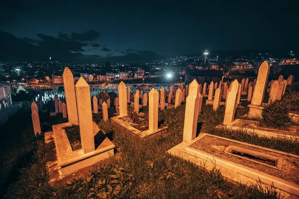 Maart 2024 Sarajevo Bosnië Herzegovina Midden Van Schemergloed Brengt Begraafplaats Stockfoto