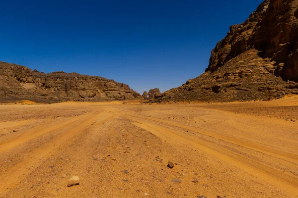 Empty Sandy Dirt Road Tire Tracks Tassili National Park Tadrart — Stock Photo, Image