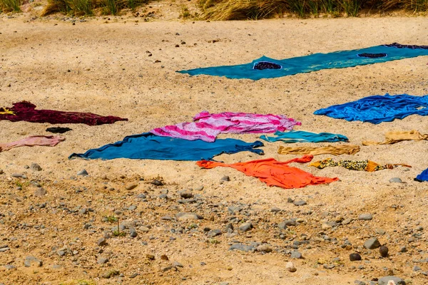 Tuareg Women Dry Washed Clothers Traditional Way Colorful Laundry Drying — Stock Photo, Image