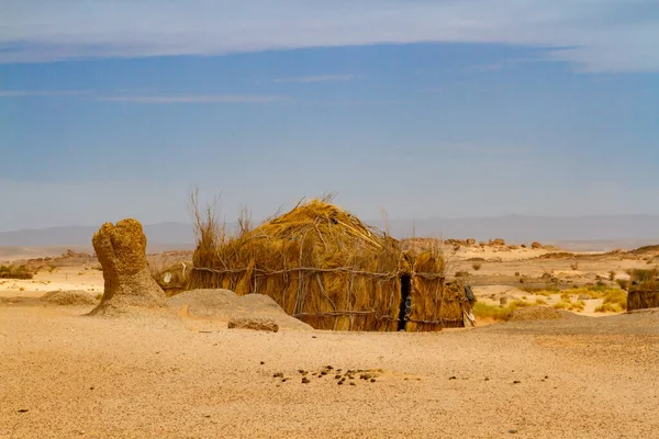 Лагерь Туарегов Пустыне Круглая Хижина Построенная Традиционным Способом Тростника Югу — стоковое фото