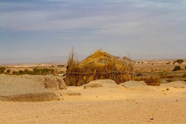 Acampamento Tuareg Deserto Cabanas Redondas Construídas Forma Tradicional Junco Sul — Fotografia de Stock