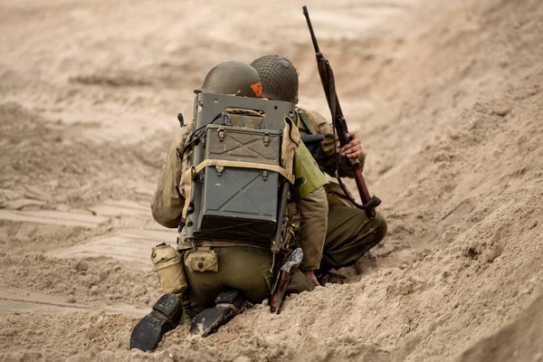 Американские Солдаты Сражаются Пляже Время Реконструкции Исторической Битвы Второй Мировой — стоковое фото