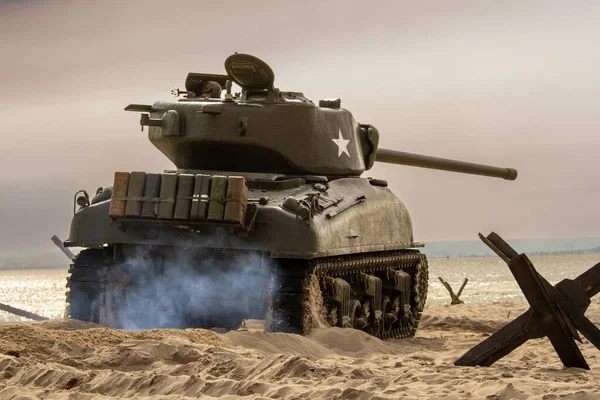 Een Amerikaanse Sherman Tank Het Strand Tank Het Slagveld Hel — Stockfoto