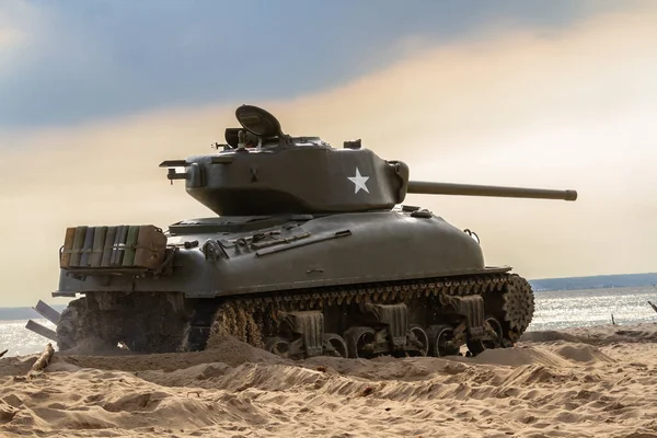 Een Amerikaanse Sherman Tank Het Strand Tank Het Slagveld — Stockfoto