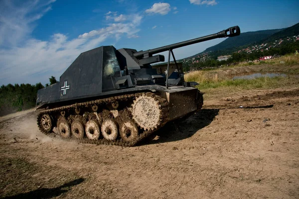 Nashorn Niemiecki Niszczyciel Czołgów Wojny Światowej Jadący Polu — Zdjęcie stockowe