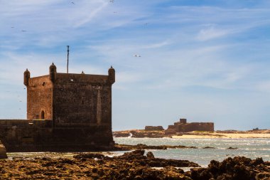 Güney Kalesi Skala du Port d 'Essaouira. Kalenin kulesi ve duvarları. Essaouira, Fas, Afrika