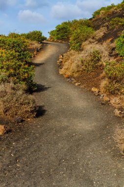 Cuervo yanardağına yürüyüş parkurunda. Yürüme yolu. Lanzarote Adası, Kanarya Adaları, İspanya, Avrupa
