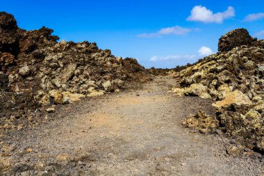 Hiking trail to Caldera Blanca. The path between the 