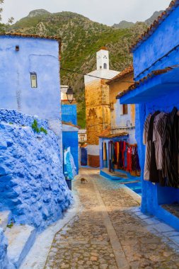 Mavi şehir. Eski şehrin pitoresk bir şeridi. Şef, Fas, Afrika.