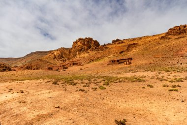 Yüksek Atlas Dağları 'nın eteklerinde terk edilmiş bir Berber yerleşkesi. Fas