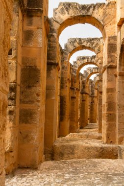 Eski Thysdrus 'taki Roma amfitiyatrosunun içi. Kemerli koridorun bir parçası. El Jem, Mahdia, Tunus, Afrika