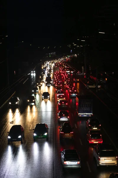 Kyiv Ukraine Nov 2022 Blackout Ukrainian Capital Kyiv 没有街灯的首都街道 只有路过的汽车的灯光是看得见的 — 图库照片