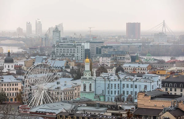 Kyiv Ukraine Kasım 2022 Dönme Dolabın Üst Manzarası Bulutlu Bir — Stok fotoğraf
