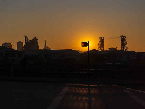 Восход Солнца Портленде Светофоры Дороге Промышленном Районе Портленда Ранним Утром — стоковое фото