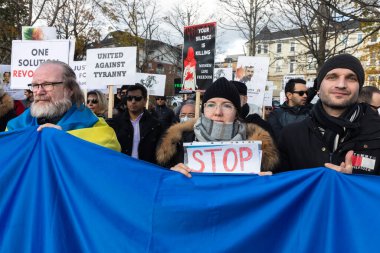 Halifax, Kanada - 19 Kasım 2022: İran ve Ukrayna 'daki halka destek amaçlı ortak İran-Ukrayna mitingi