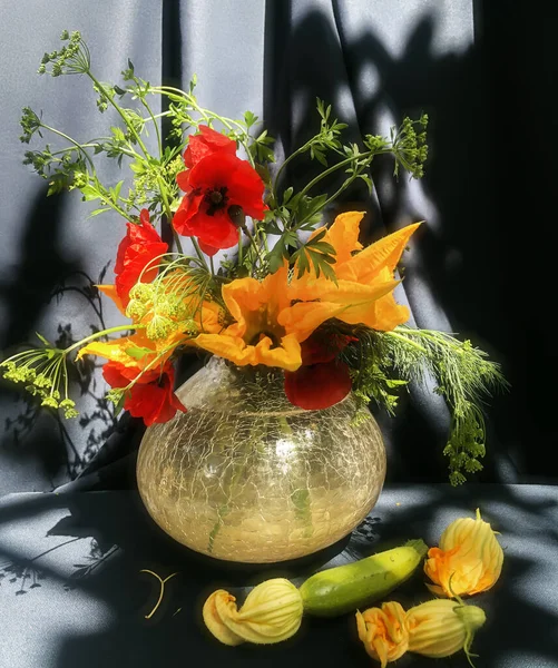 Romantiska Buketter Blommor Inredning Och Blommor Ordna — Stockfoto