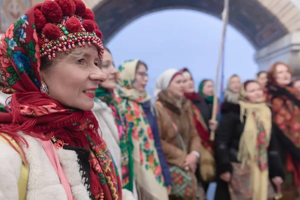 Kyiv Ucrania Diciembre 2022 Los Residentes Trajes Folclóricos Ucranianos Cantaron —  Fotos de Stock