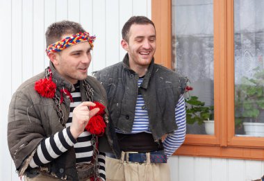 Krasnoilsk, Ukrayna - 14 Ocak 2018: Malanka veya Cömert Akşam, Ukrayna 'nın ulusal ve kilise bayramı. Malanka 'nın antik pagan ayini. Festivaldeki insanlar ve ulusal kostümler..