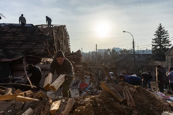 Киев Украина Января 2023 Война Украине Добровольцы Расчистят Демонтируют Обломки — стоковое фото