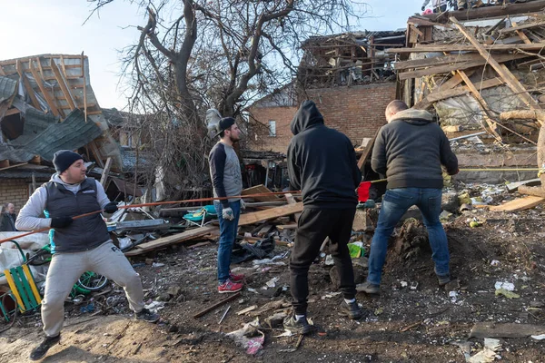 Киев Украина Января 2023 Война Украине Добровольцы Расчистят Демонтируют Обломки — стоковое фото