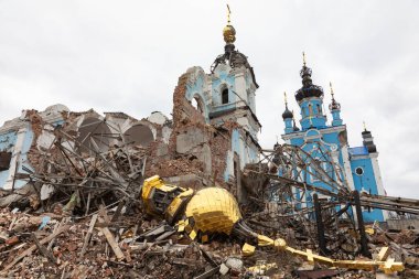 Savaş yaraları. Rusya 'nın Ukrayna' ya karşı yürüttüğü askeri harekatın kurbanı Bogorodichne Donetsk 'teki savaşın dehşeti yüzünden kilise harabeye dönmüş durumda.. 