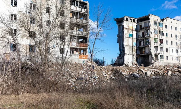 Zniszczone Miasto Izyum Obwód Charkowski Ukrainie Zniszczone Domy Wyniku Ostrzału — Zdjęcie stockowe