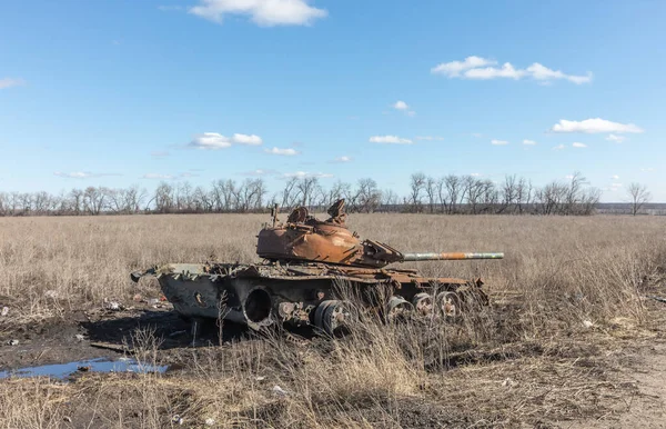Oorlogstekens Overblijfselen Van Vernietigde Militaire Uitrusting Aan Rand Van Kharkiv — Stockfoto