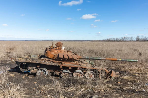 Oorlogstekens Overblijfselen Van Vernietigde Militaire Uitrusting Aan Rand Van Kharkiv — Stockfoto
